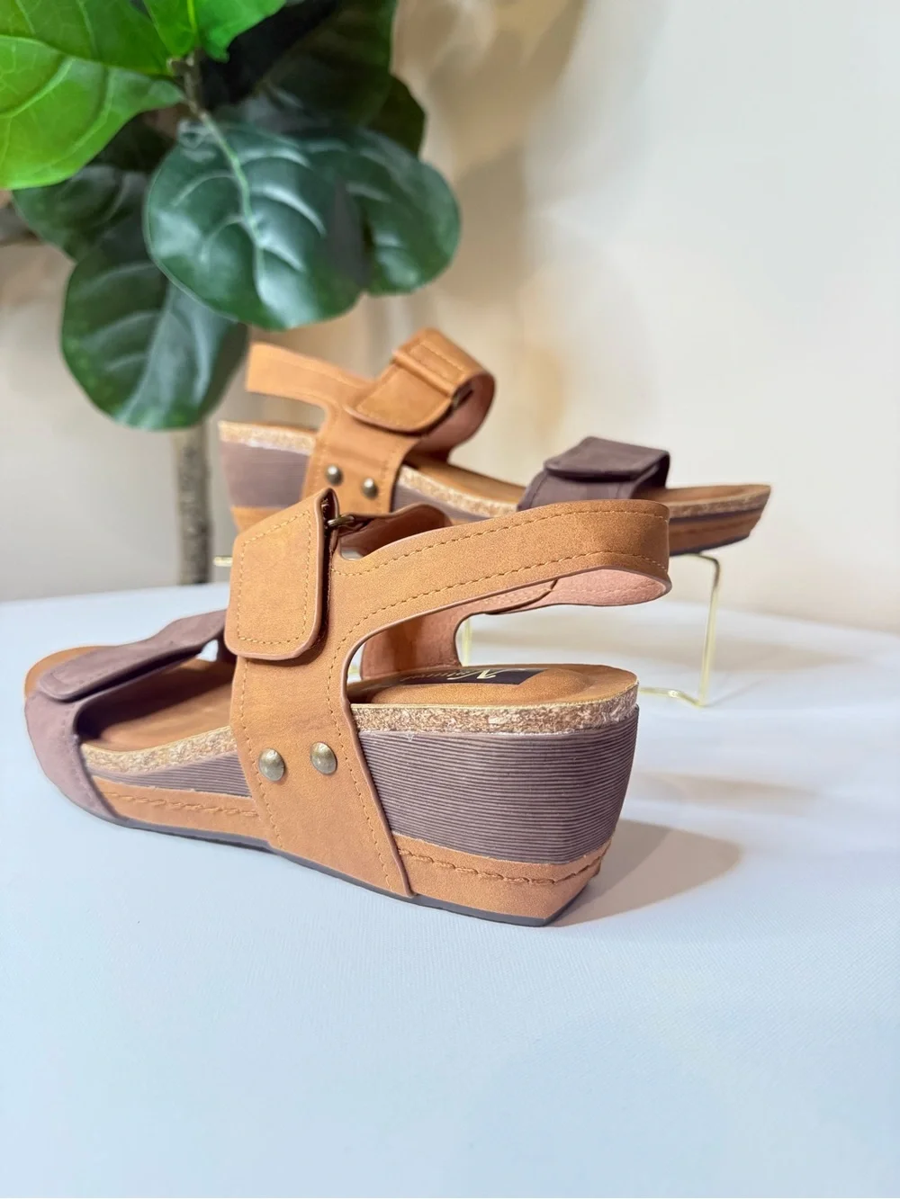 Natural Reflections Two Tone Brown Wedge Sandals Size 8 NWOB